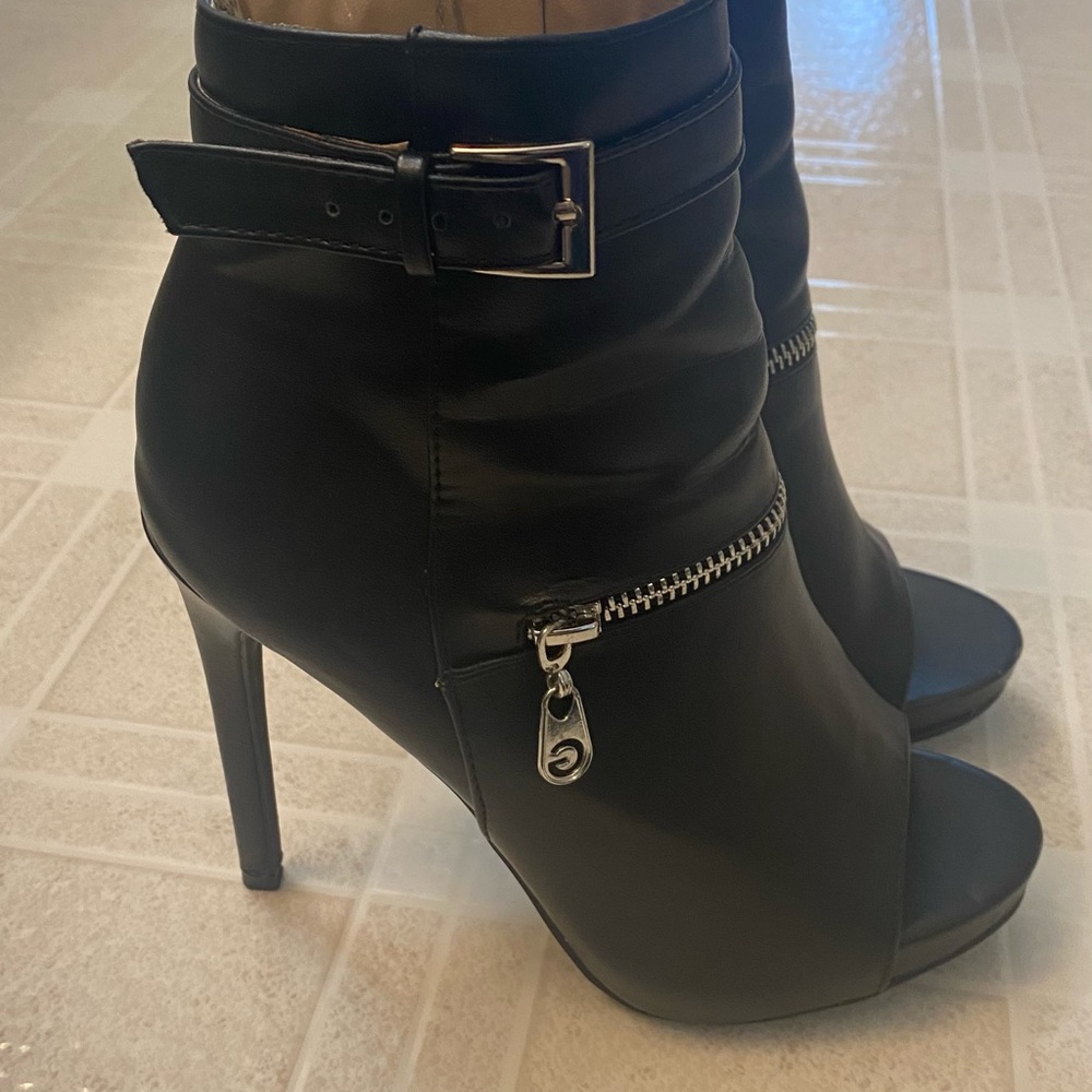 G by Guess